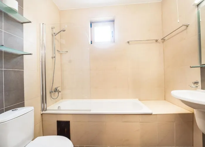 Host2u Mountain 2 Bedrooms - Fireplace * Bansko