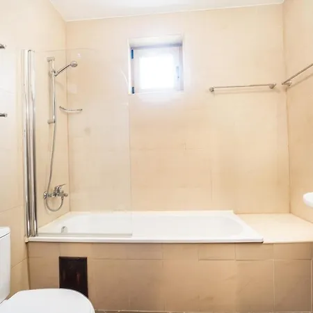 Host2u Mountain 2 Bedrooms - Fireplace * Bansko
