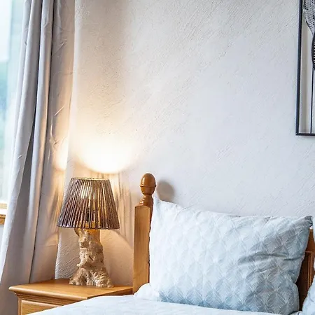 Host2u Mountain 2 Bedrooms - Fireplace * Bansko