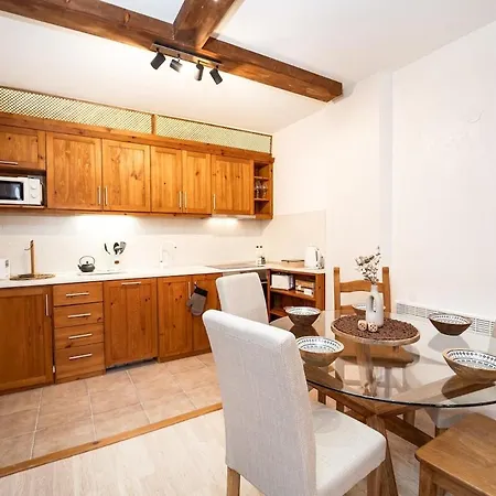 Host2u Mountain 2 Bedrooms - Fireplace * Bansko